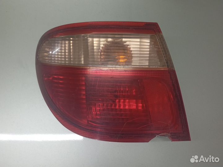 Задний фонарь на nissan Almera