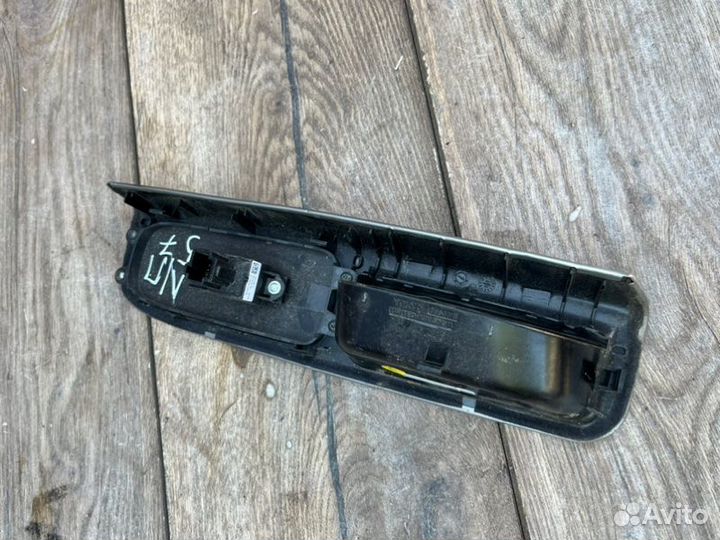 Кнопка стеклоподъемника задняя левая Volvo S40 2.4