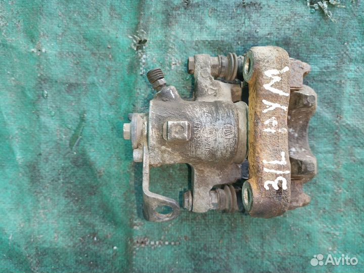 Суппорт тормозной зад лев Skoda Roomster 2006-2015