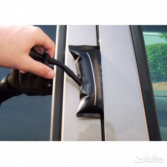 Пневмодомкрат для аварийного открывания дверей