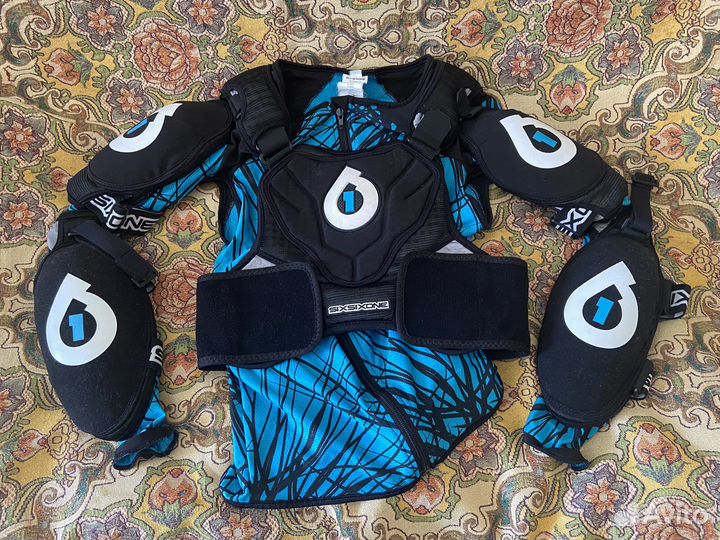 Черепаха защитная SixSixOne размер S