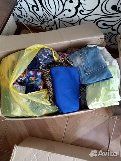 Огромная коробка вещей 44-46