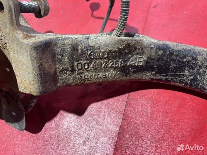 Кулак поворотный Audi A4 (B5) A6 (C5) Passat B5