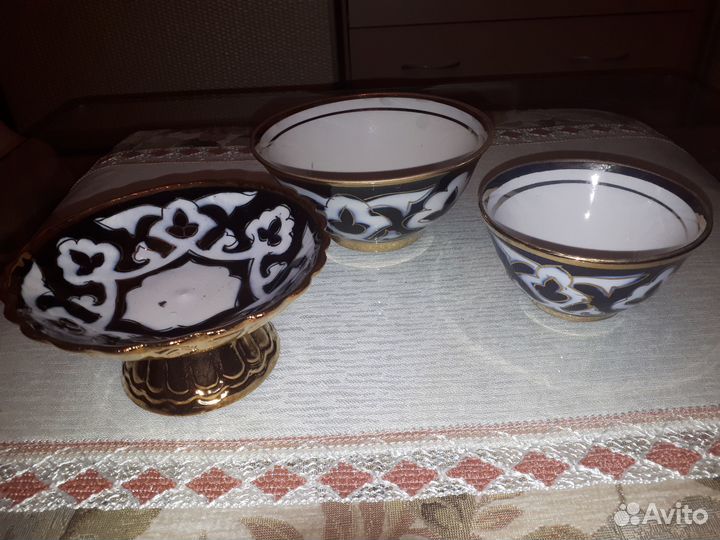 Пахта (пиалы) и ляган (блюдо для плова)