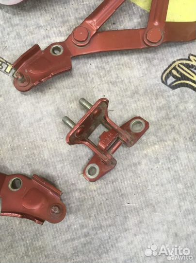 Петля крышки багажника Mitsubishi Lancer Лансер 10