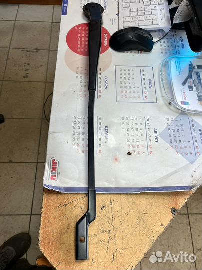 Поводок стеклоочистителя правый Ford Focus 3