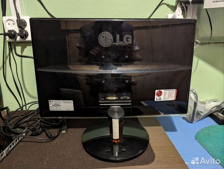Монитор LG 22