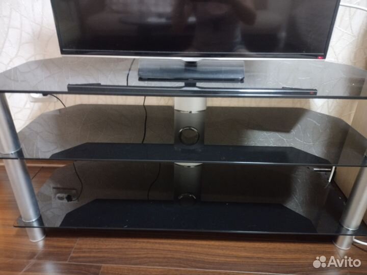 Стеклянная тумба под тв