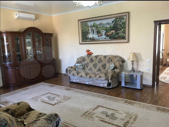 Коттедж 274 м² на участке 8 сот.