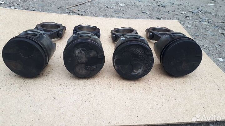 Поршень с шатуном на двигатель R2 Бонго Ванетт