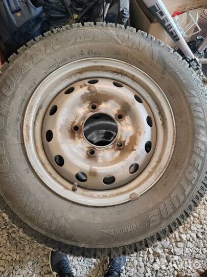 Bridgestone Ice Cruiser 7000 205/70 R15 T