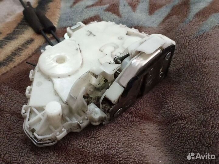 Замок двери передний левый на Honda Elysion RR5