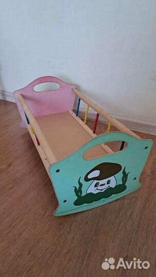 Деревянная кроватка для кукол