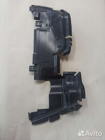 Дефлектор радиатора правый 80A121284ED Audi Q5 FY