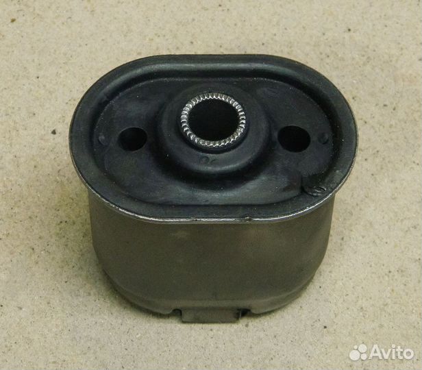 Сайлентблок задней рессоры Dodge Caravan 3