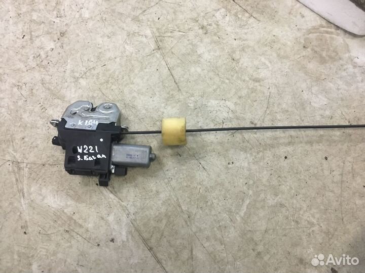 Замок крышки багажника Mercedes-Benz W221