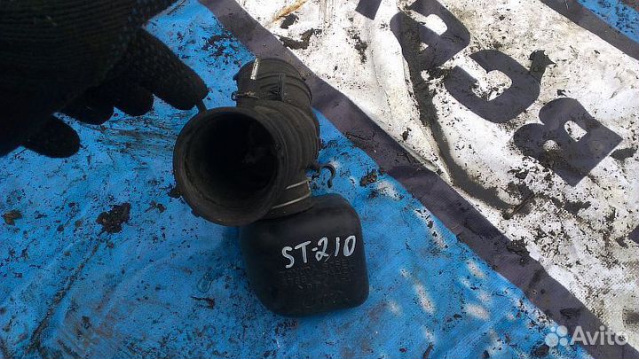 Патрубок воздушн.фильтра toyota caldina AT211G/ST2