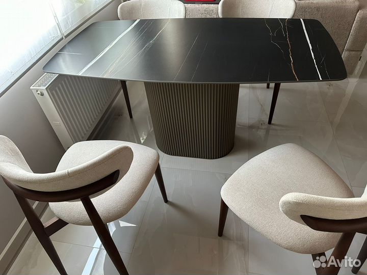 Стол из керамогранита c дизайнерской ножкой