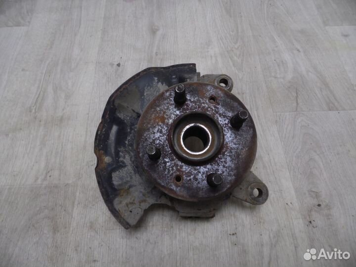 Кулак поворотный передний правый Kia Spectra 2001