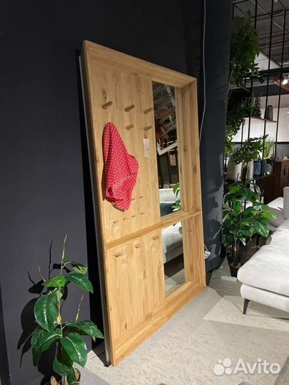 Зеркало-вешалка настенное