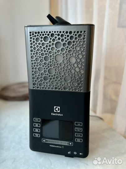 Увлажнитель воздуха Electrolux EHU-3715D