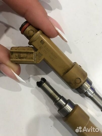 Форсунка топливная Toyota Rav4 ZSA30 3zrfae 3ZR