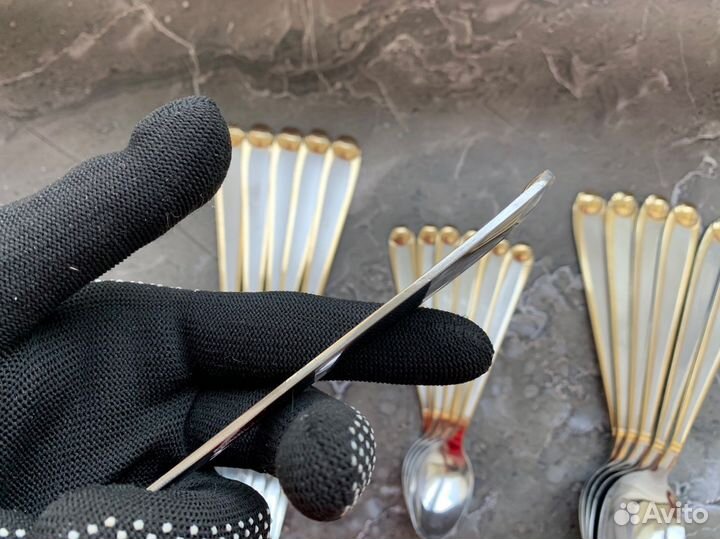 Набор столовых приборов (вилки и ложки)