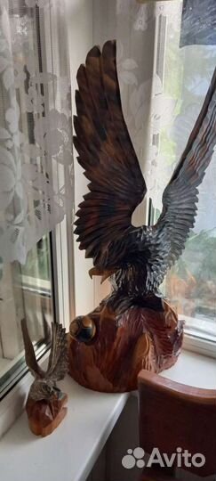 Птица орел и птенец, композиция