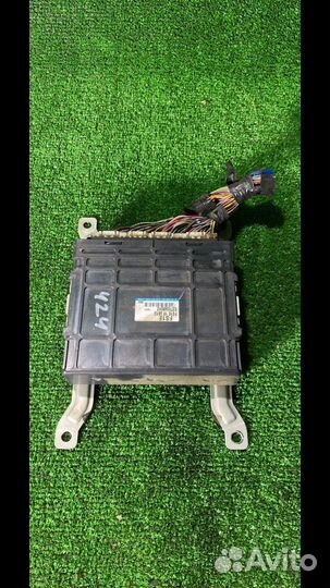 Блок управления двигателем Mazda MPV 2 FS1E18881G