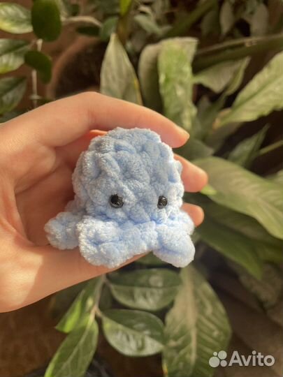 Вязаный осьминог игрушка-брелок