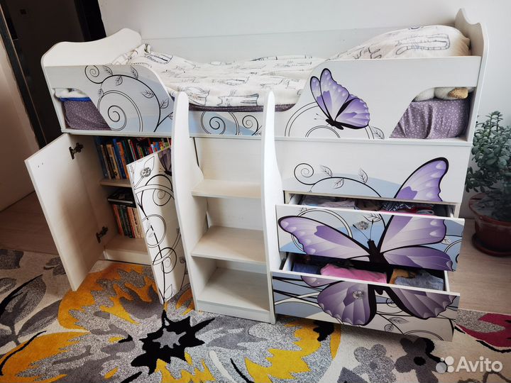 Детская кровать и шкаф