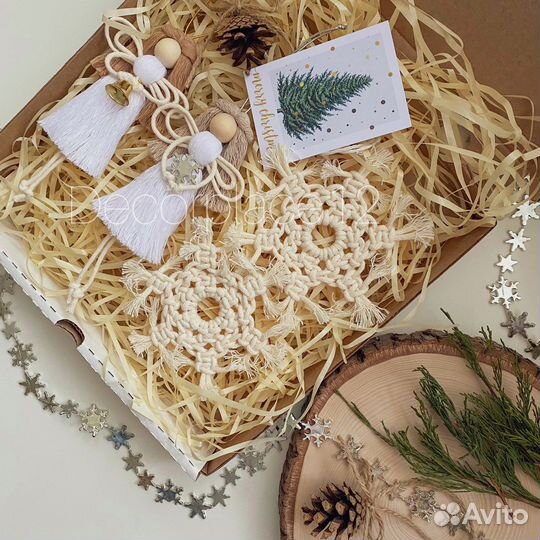 Новогодние елочные игрушки ручной работы макраме