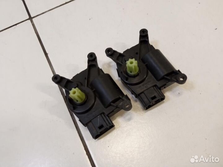 Сервопривод заслонок печки Ford Focus 3 CB8