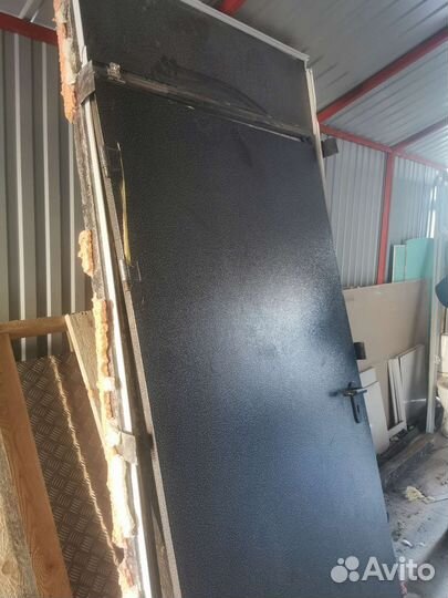 Дверь входная металлическая