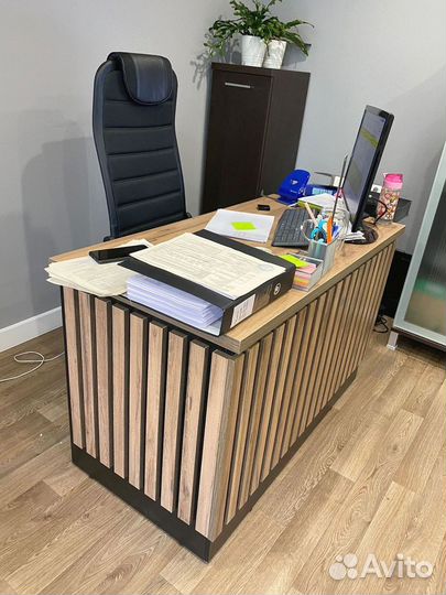 Стол в кабинет руководителя