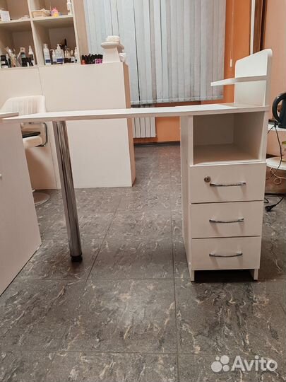 Маникюрный стол складной