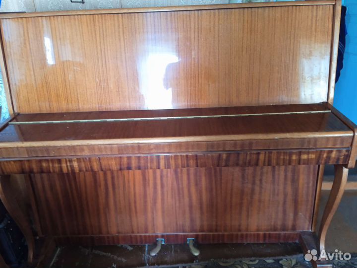 Пианино Ласточка