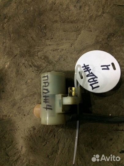 Насос омывателя Mitsubishi Pajero 4