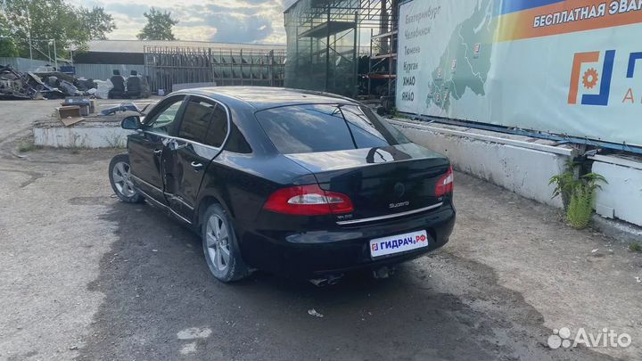 Ручка внутренняя потолочная передняя Skoda Superb