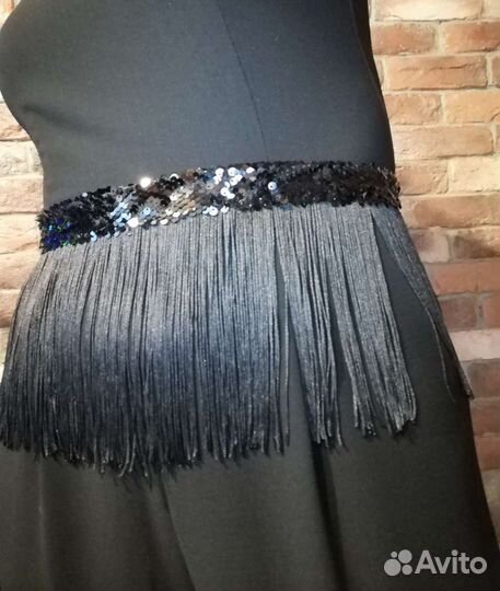 Пояс из перьев страуса с пайетками и бахромой