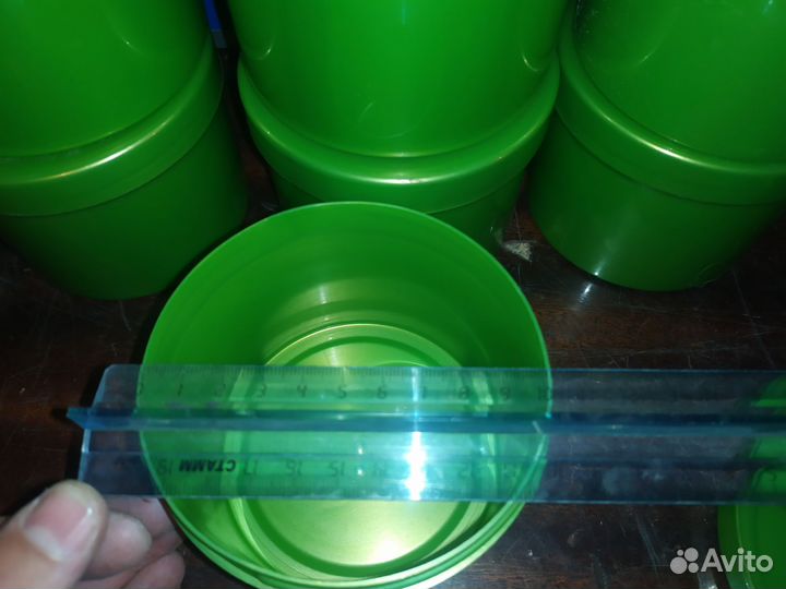 Баночки пластиковые с крышкой