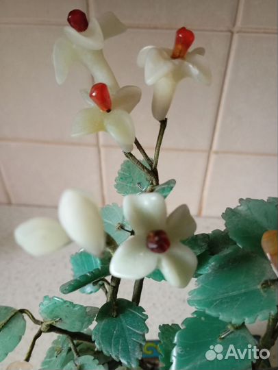 Дерево из натуральных камней