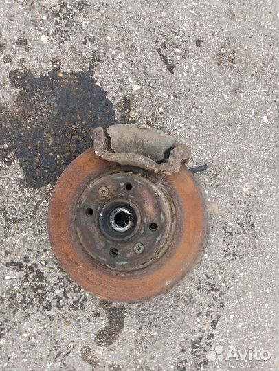 Поворотный кулак левый Renault Logan