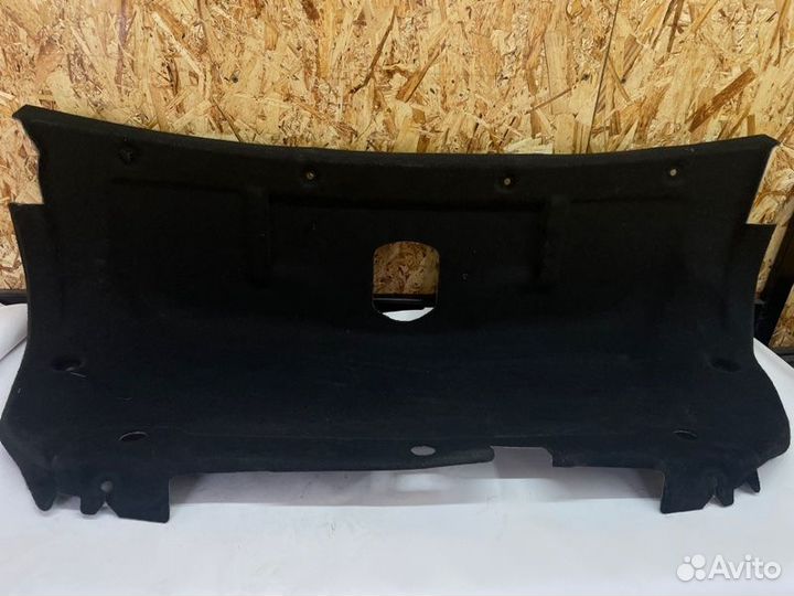 Обшивка крышки багажника Mercedes-Benz E-Class