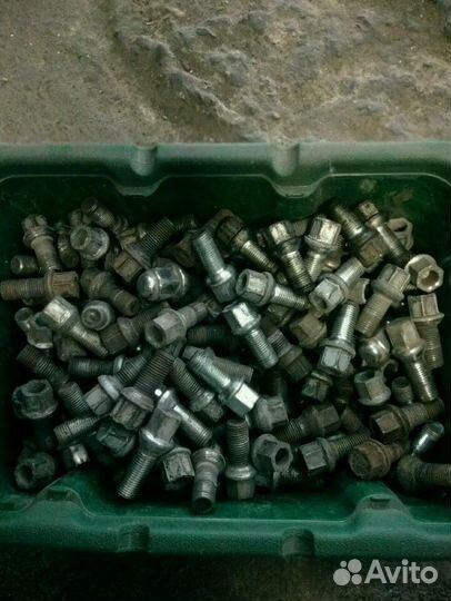 Колесные болты VW Skoda Фольцваген шкода