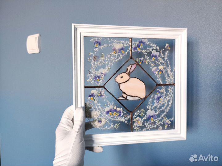 Картина кролик в рамке прованс. Витраж на стену