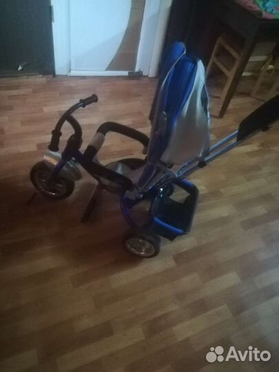 Детский трехколесный велосипед с ручкой