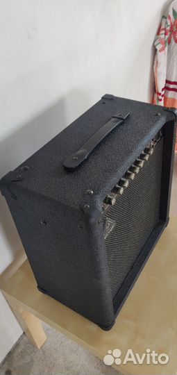 Комбоусилитель Behringer GTX30