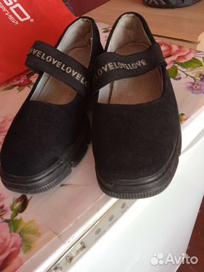 Туфли для девочки новые