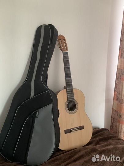 Классическая гитара с чехлом Yamaha C40M